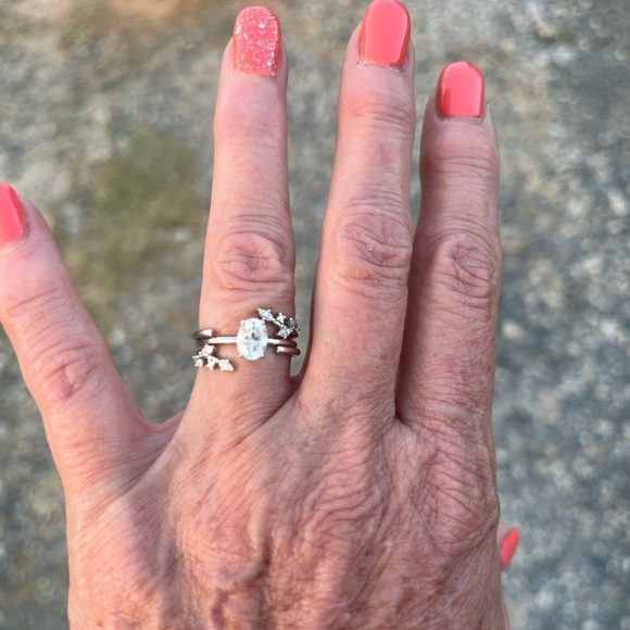 14 k white gold 1 carat oval diamond and Ring enhancer in Beautiful Moissanite! - Picture 8 of 13